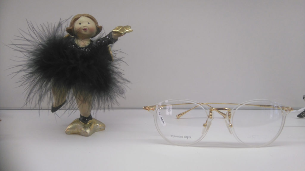 Unser Weihnachtsengel präsentiert: Schicke Brillen für festliche Tage