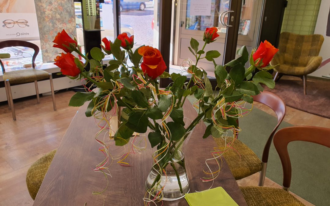 Alles Gute zum Frauentag! Heute gibts bei Optik sichtbar eine Rose für die Damen.